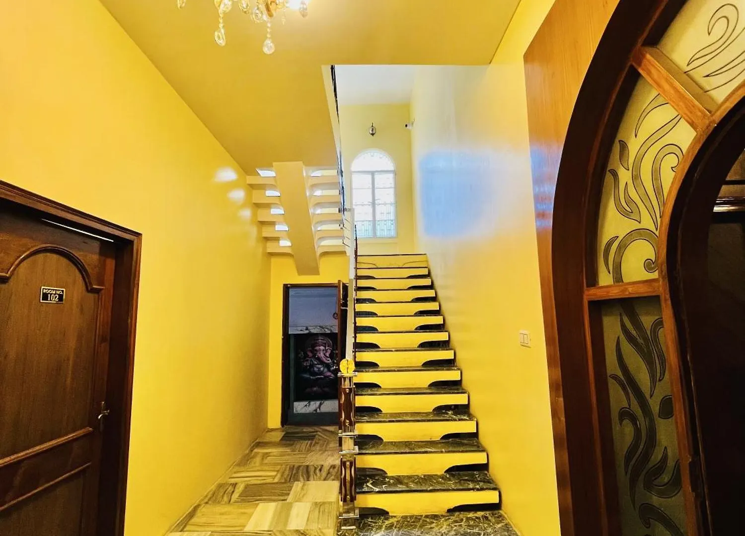 Char Dham Palace Varanasi Hotel