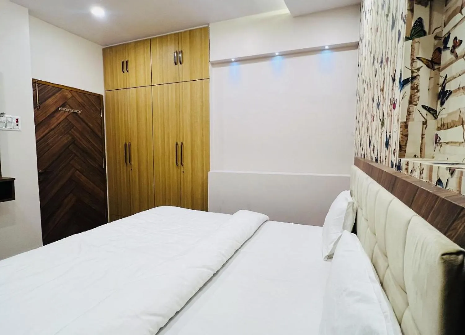 Hotel Char Dham Palace Varanasi